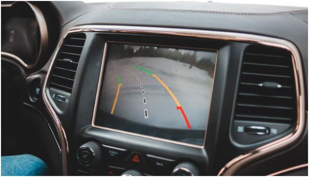 How do 360-degree backup cameras improve parking safety?