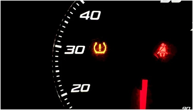 How do tire pressure monitoring systems prevent sudden blowouts?
